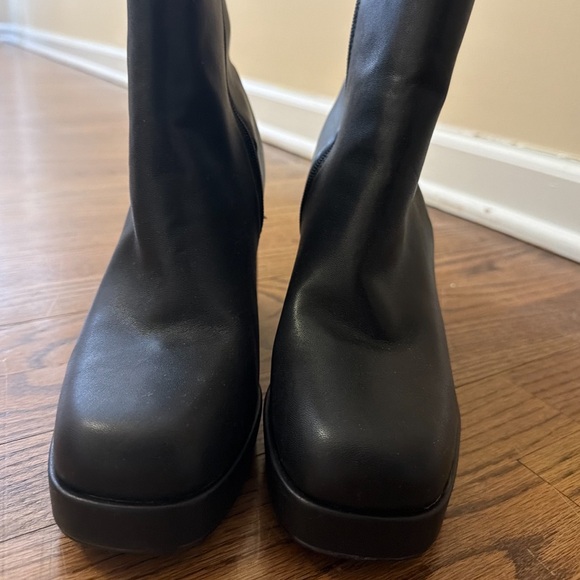 Steve Madden Black Heeled Ankle Boots - Picture 5 of 5